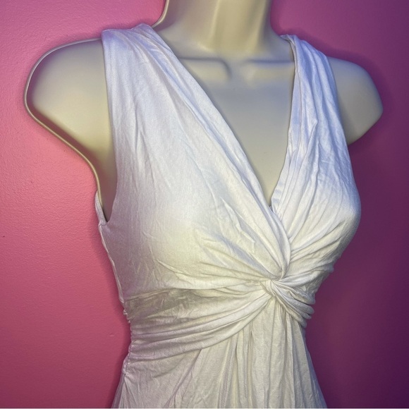 034 WHITE V-NECK KNOT FRONT DRESS - SMALL - Picture 3 of 9